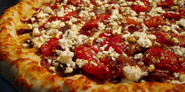 Pizza with goat cheese and sun-dried tomatoes